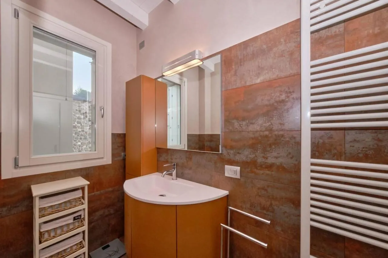 Warda B11 Apartment Desenzano del Garda Italy